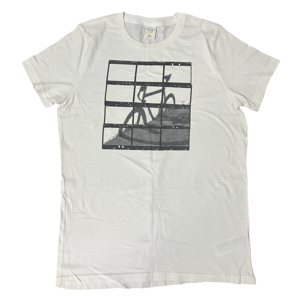 EUC Abercrombie & Fitch Men’s Graphic T-Shirt in White/Black/Gray
